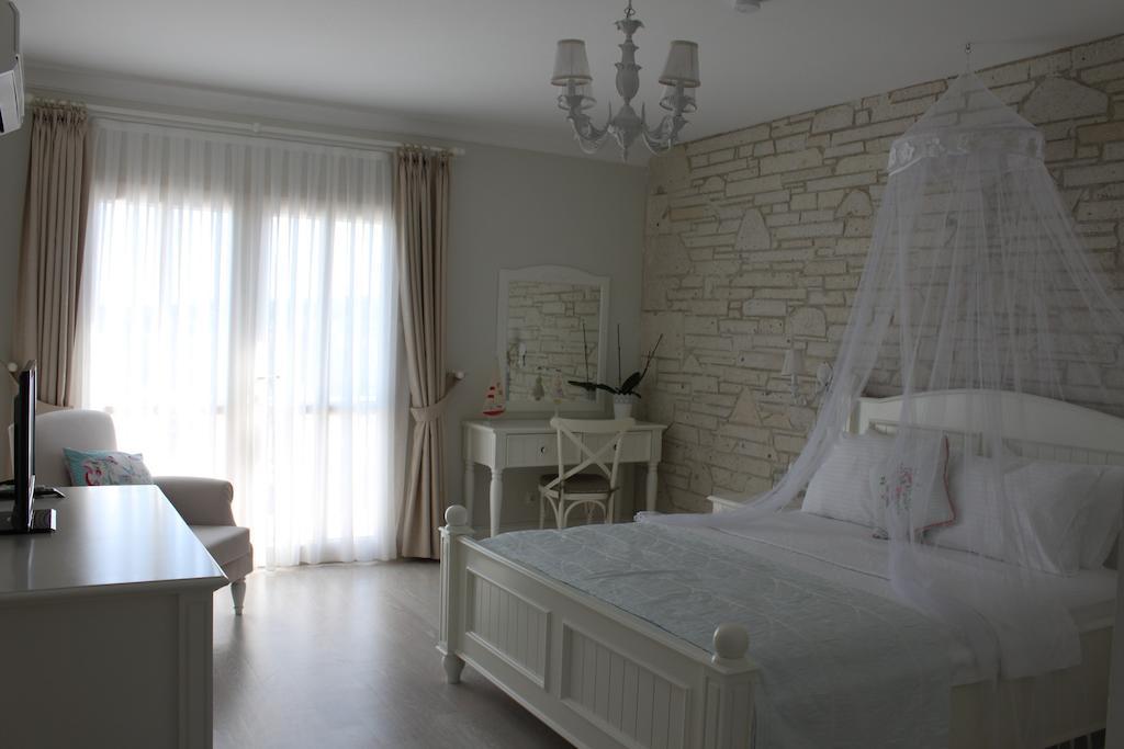 Port Villa Deniz Alaçatı Bilik gambar