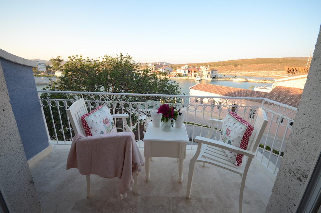 Port Villa Deniz Alaçatı Bilik gambar